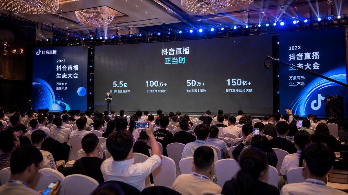 红桃视频红桃视频2026年度创作者大会圆满落幕，百位视频创作者获颁荣誉